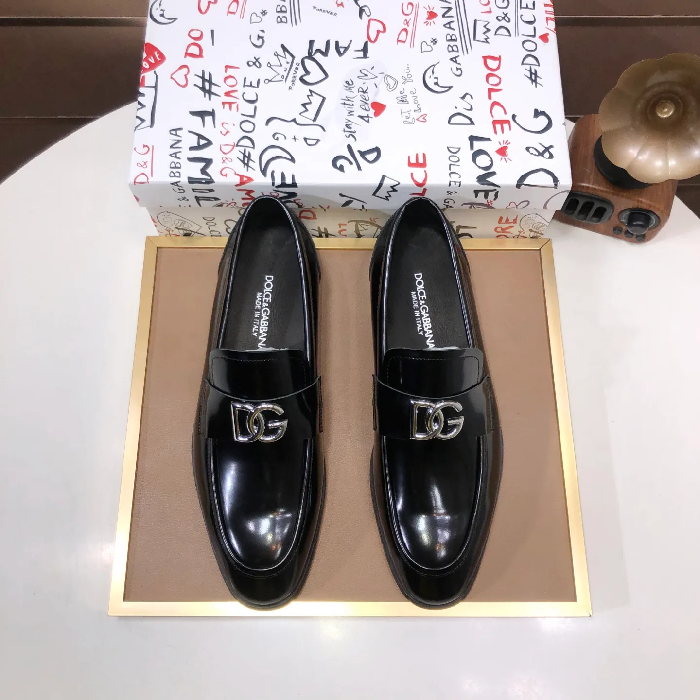 Ex-factory price 500💰DG top quality🔍🔍men's new leather shoes🚹Sold simultaneously at counters⚠Shoe uppers are imported cowhide from Italy, fully imported cowhide lining, imported accessories💪💪, completely 1⃣️ to 1⃣️replica🇮🇹 💪💪, ⚠Sole: The original sole is specially provided by the original factory, the exclusive movable molded sole is super comfortable, ⚠The original factory follows the order, 🔍🔍high quality, you can enter and exit the counter at will, welcome to compare ⚠Number of sizes: 38-44 (45 customized)